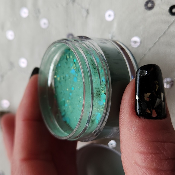 New Revel Nail Emerald Dip Powder - Picture 9 of 9